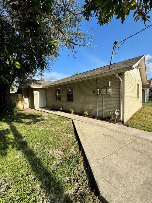 10419 N Hartts Dr, TAMPA, FL, 33617-3411 | Card Image