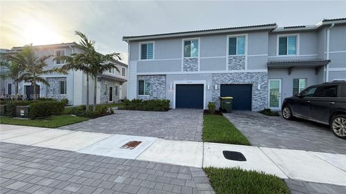 679 Se 13th Street Cir, Homestead, FL, 33034-3464 | Card Image
