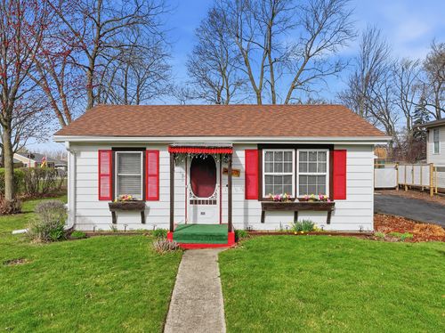 101 Oakleaf Rd, Lake In The Hills, IL, 60156-1232 | Card Image