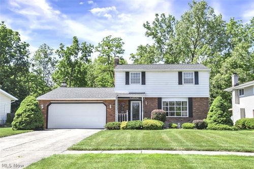 7120 Lakeview Dr, Parma, OH, 44129-6239 | Card Image