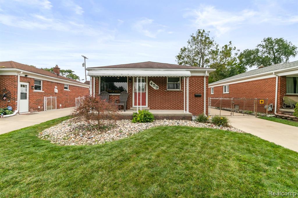 River Ct, Lincoln Park, MI 48146