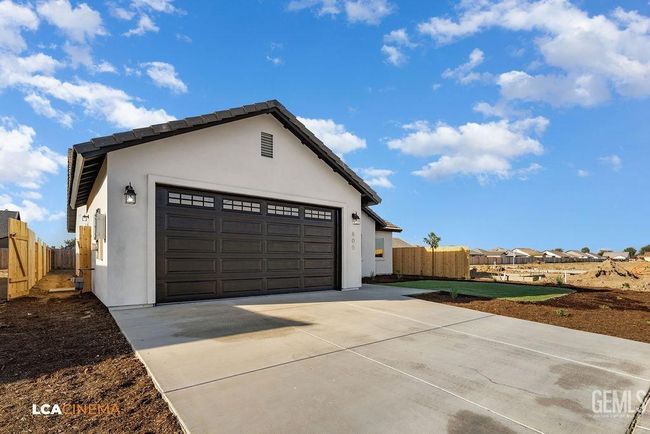 711 Sammy Way, Home with 4 bedrooms, 1 bathrooms and null parking in Shafter CA | Image 12