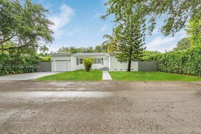 859 Ne 115th St, House other with 3 bedrooms, 3 bathrooms and null parking in Biscayne Park FL | Image 1