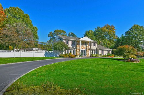 10 Burnham Ln, Huntingtn Sta, NY, 11746 | Card Image