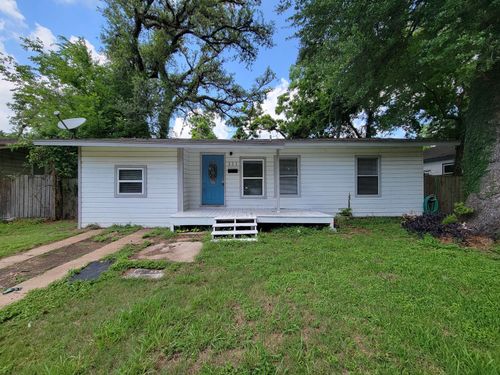 111 Wisteria St, Lake Jackson, TX, 77566-5451 | Card Image