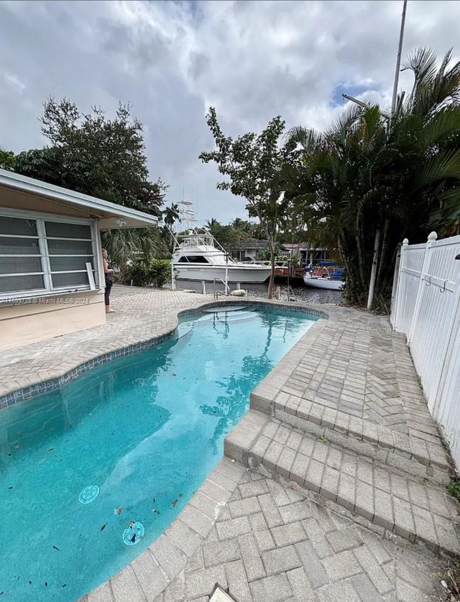 1512 Sw 5 Th St, House other with 3 bedrooms, 2 bathrooms and null parking in Fort Lauderdale FL | Image 4