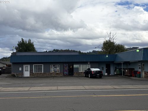 358 S Calapooia St, Sutherlin, OR, 97479-9538 | Card Image