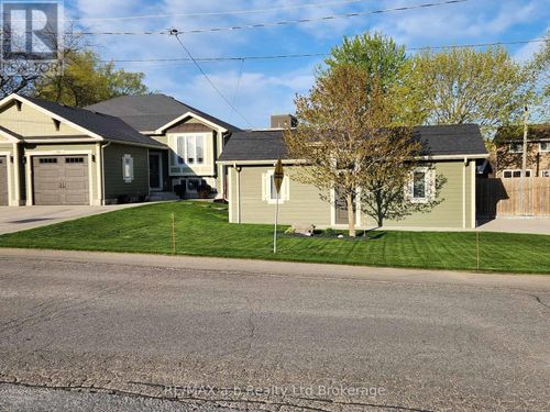 136 Maple Lane, Tillsonburg, ON, N4G2Y9 | Card Image