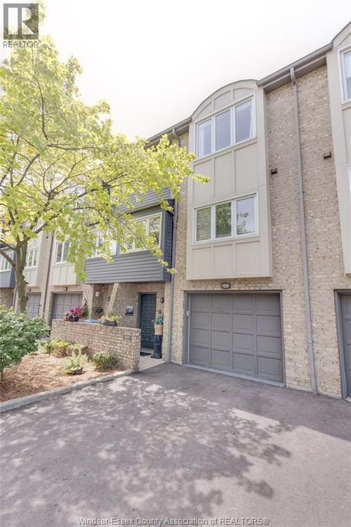 3917 Riverside E, Windsor, ON, N8Y1G5 | Card Image