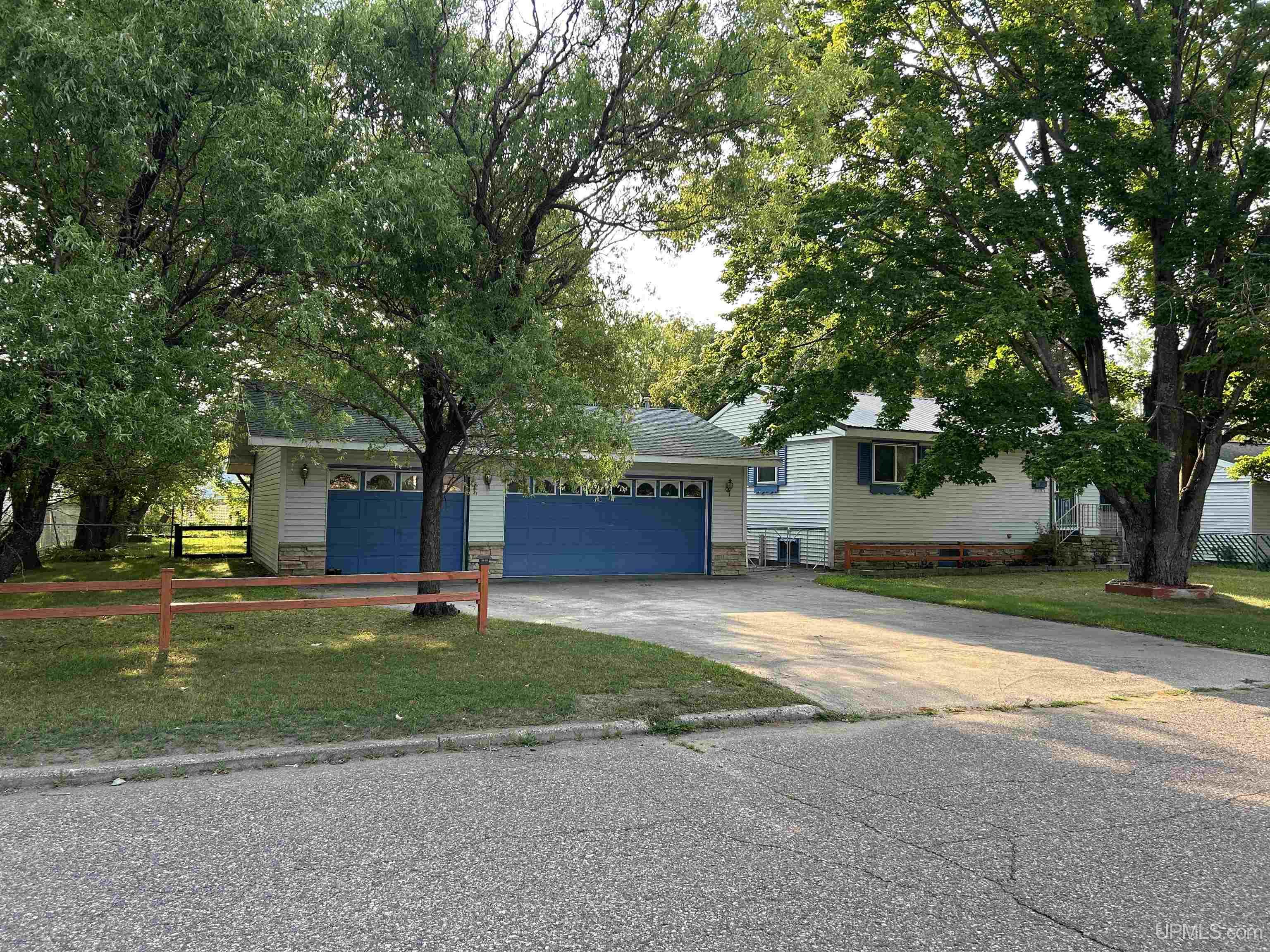 Garfield St, Kingsford, MI 49802