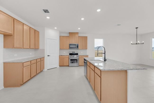 15009 Kiger Mustang Dr, House other with 4 bedrooms, 2 bathrooms and 2 parking in Manor TX | Image 10