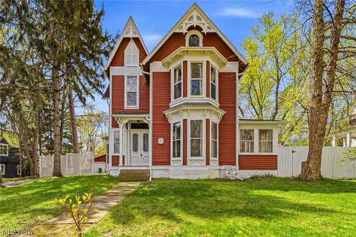 214 N Hambden Street, Chardon, OH, 44024 | Card Image