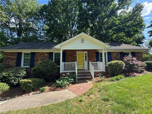 910 Forestglen Dr, Winston Salem, NC, 27103-9721 | Card Image