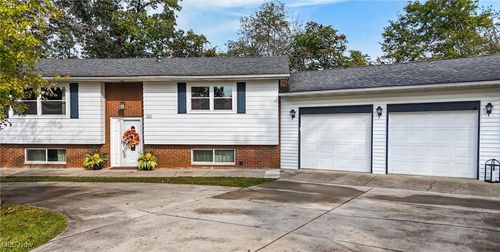 111 Beckwith Ave, Williamstown, WV, 26187-9722 | Card Image