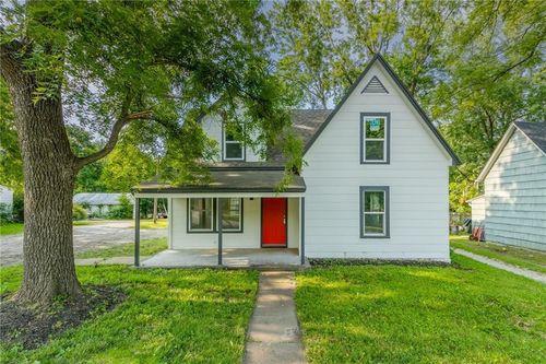 463 E Mill St, Liberty, MO, 64068-1852 | Card Image
