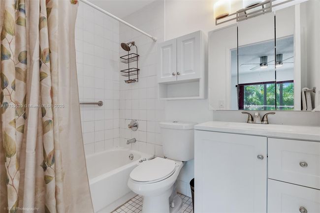 APT-100 - 10395 Sw 154 Th Circle Ct, Townhouse with 2 bedrooms, 3 bathrooms and null parking in Miami FL | Image 11