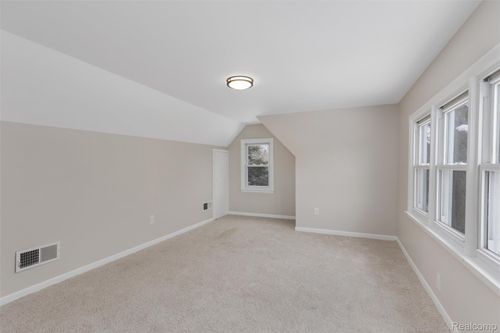 21305 Oxford Ave, Farmington Hills, MI, 48336-6150 | Card Image