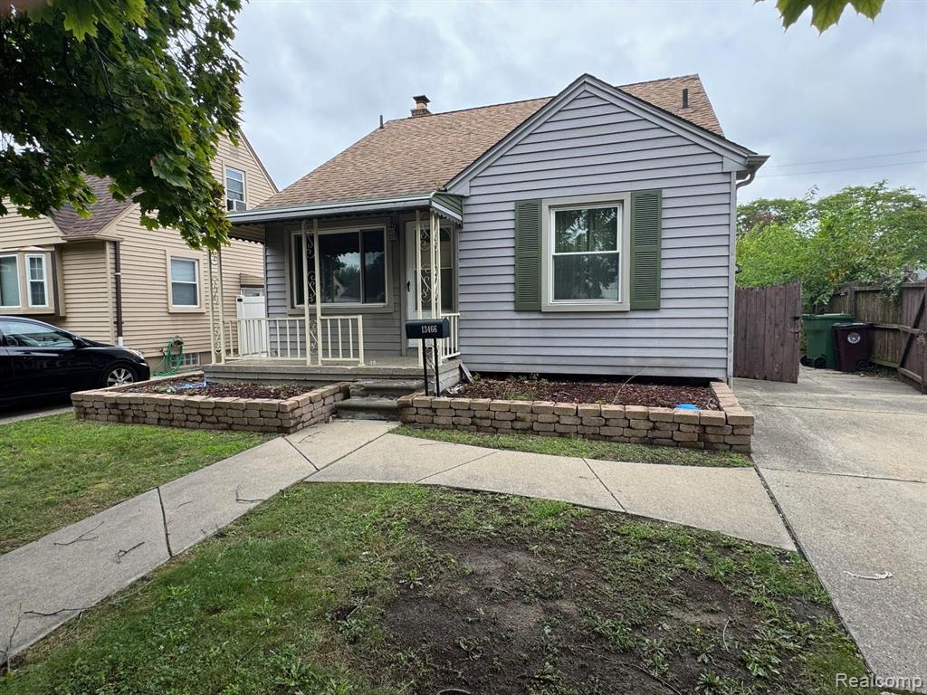 Sycamore St, Southgate, MI 48195