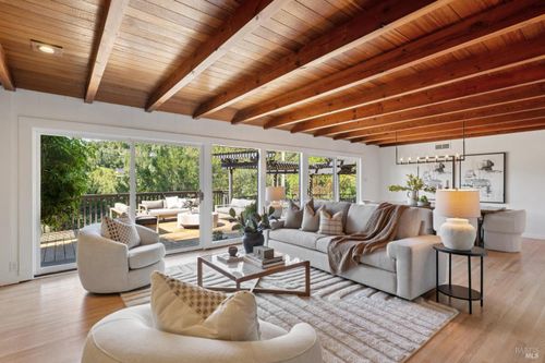 2 Welcome Lane, San Rafael, CA, 94901 | Card Image