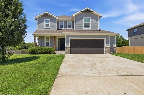 9804 E 219th Cir, Peculiar, MO, 64078-8533 | Card Image