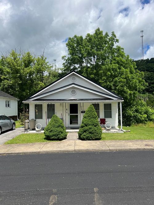 909 E 2nd St, Richlands, VA, 24641-3011 | Card Image