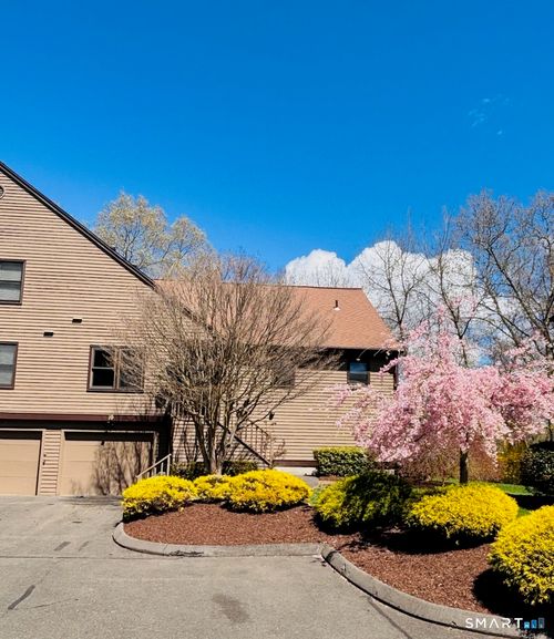 10-10 Juniper Cir, Monroe, CT, 06468-2652 | Card Image
