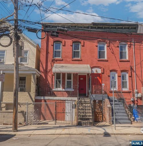 110 Summer Ave, Newark, NJ, 07104-2512 | Card Image