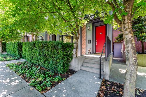 2705 Guelph St, Vancouver, BC, V5T3P6 | Card Image