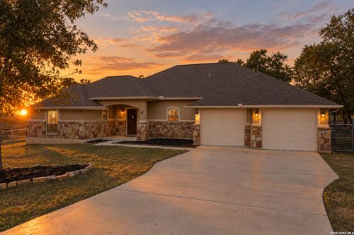 237 Great Oaks Blvd, La Vernia, TX, 78121-4677 | Card Image