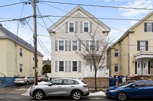 77 Dartmouth St, New Bedford, MA, 02740-3229 | Card Image
