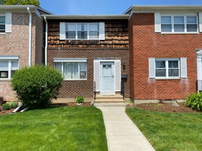 49 - 49 Shea Avenue, Condo with 2 bedrooms, 1 bathrooms and 2 parking in Milford CT | Image 1