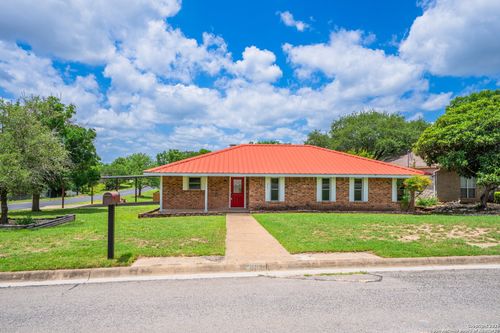200 Oakview Dr, Kerrville, TX, 78028-9516 | Card Image