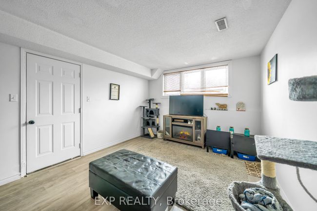 679 Frobisher Crt, House attached with 5 bedrooms, 3 bathrooms and 4 parking in Oshawa ON | Image 23