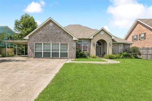 9000 Chretien Point Pl, River Ridge, LA, 70123-2717 | Card Image