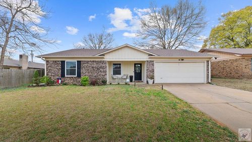 236 E Greenfield Dr, Wake Village, TX, 75501-5810 | Card Image