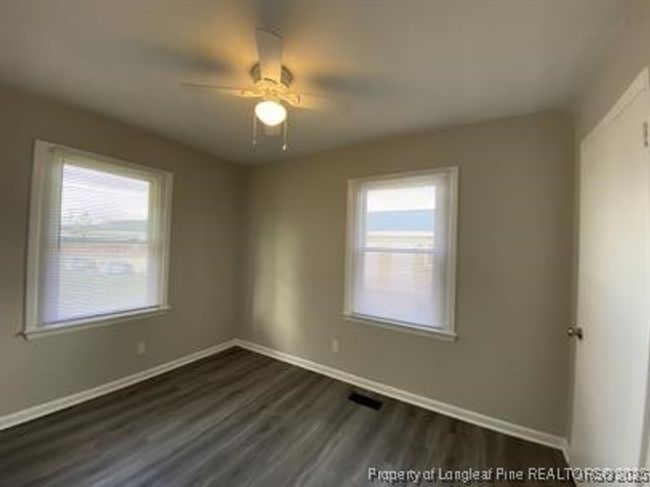 B - 703 Lake Ave, Condo with 2 bedrooms, 1 bathrooms and null parking in Spring Lake NC | Image 12