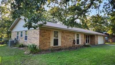 302 Blackjack Dr, Home with 3 bedrooms, 2 bathrooms and 2 parking in Palestine TX | Image 2