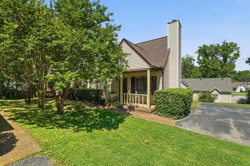 3201 E Lake Dr, Nashville, TN, 37214-4224 | Card Image