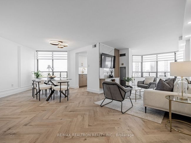 1611 - 7420 Bathurst St, Condo with 3 bedrooms, 2 bathrooms and 1 parking in Thornhill ON | Image 4