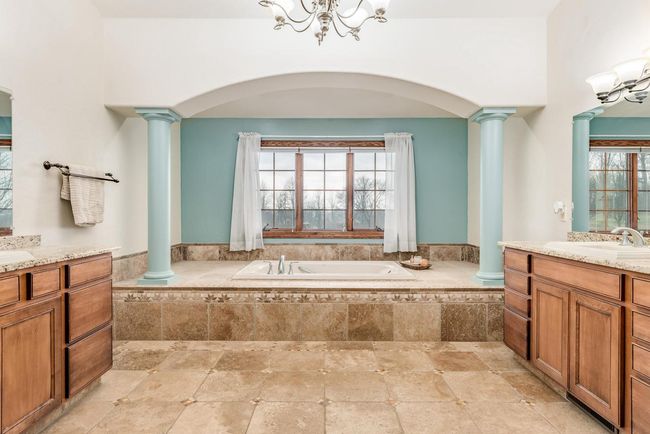 585 Overlook Pass, House other with 5 bedrooms, 4 bathrooms and null parking in Fredonia WI | Image 38