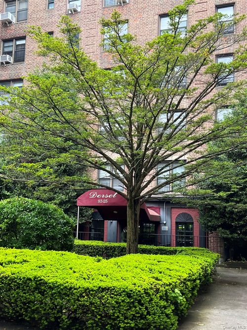 5p-8325 98th St, Woodhaven, NY, 11421-8428 | Card Image