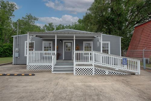 715 Grand Avenue, Bacliff, TX, 77518 | Card Image