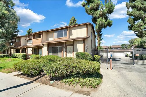 8713 Cedros Ave, Panorama City, CA, 91402-2206 | Card Image