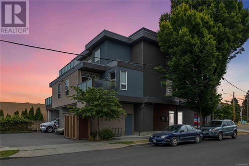 303-1515 Redfern St, Victoria, BC, V8R4X3 | Card Image