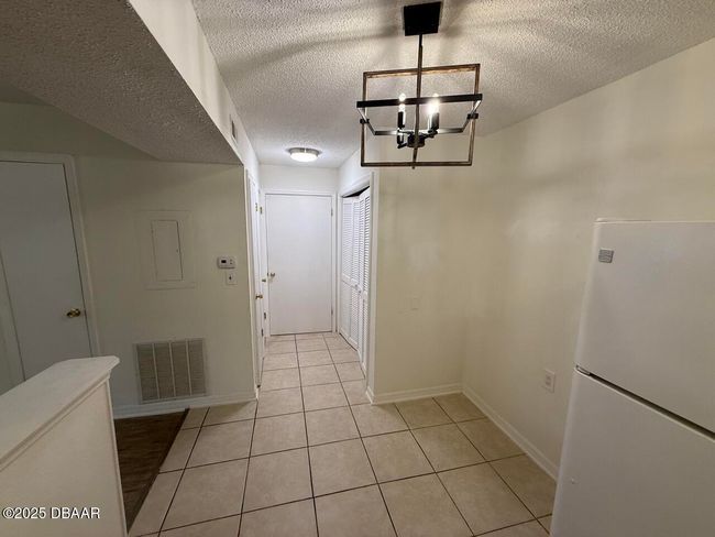 dining space | Image 32