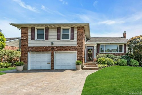 1148 Howard Dr, Westbury, NY, 11590-5414 | Card Image