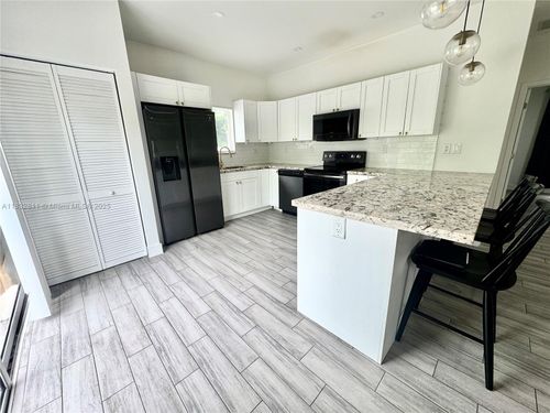 1001 Nw 63rd St, Miami, FL, 33150-4222 | Card Image