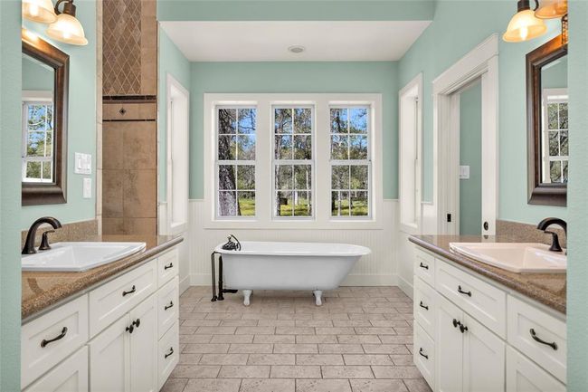 20802 Pecan Bend Rd, House other with 4 bedrooms, 4 bathrooms and 3 parking in Damon TX | Image 24