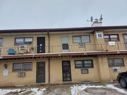 16-16 King Arthur Ct, Northlake, IL, 60164-1316 | Card Image
