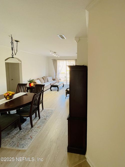 1023-7990 Baymeadows Rd E, Jacksonville, FL, 32256-2961 | Card Image